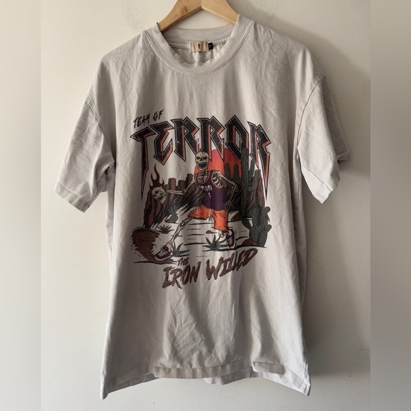 Ironwilled Team of Terror Skull Phoenix Suns Devin Booker T Shirt - Picture 1 of 4